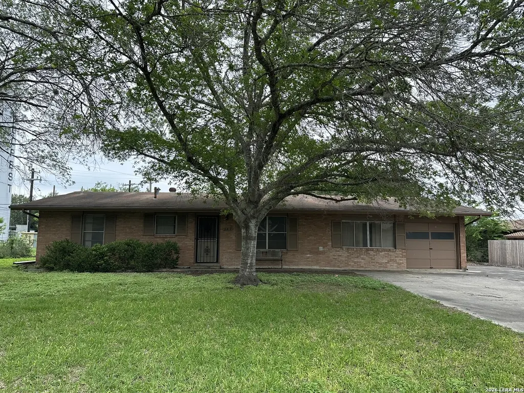 242 Zephyr Dr