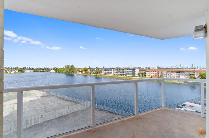 1351 NE Miami Gardens Dr Unit 406E