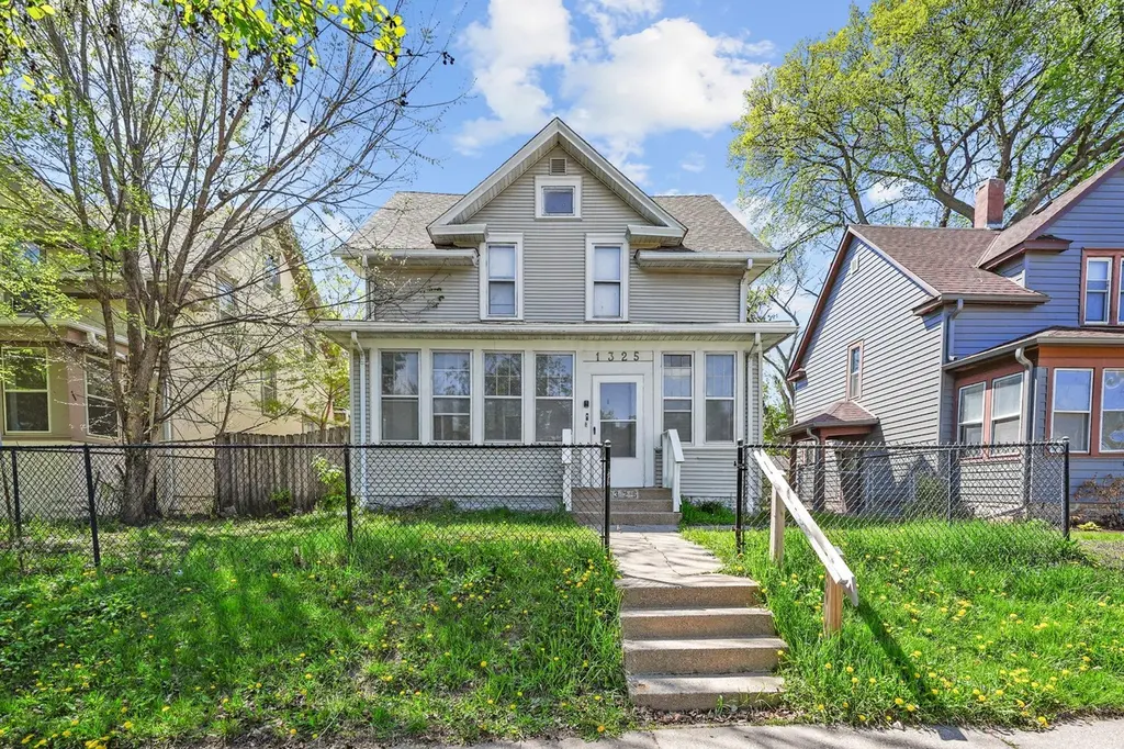 1325 Newton Ave N