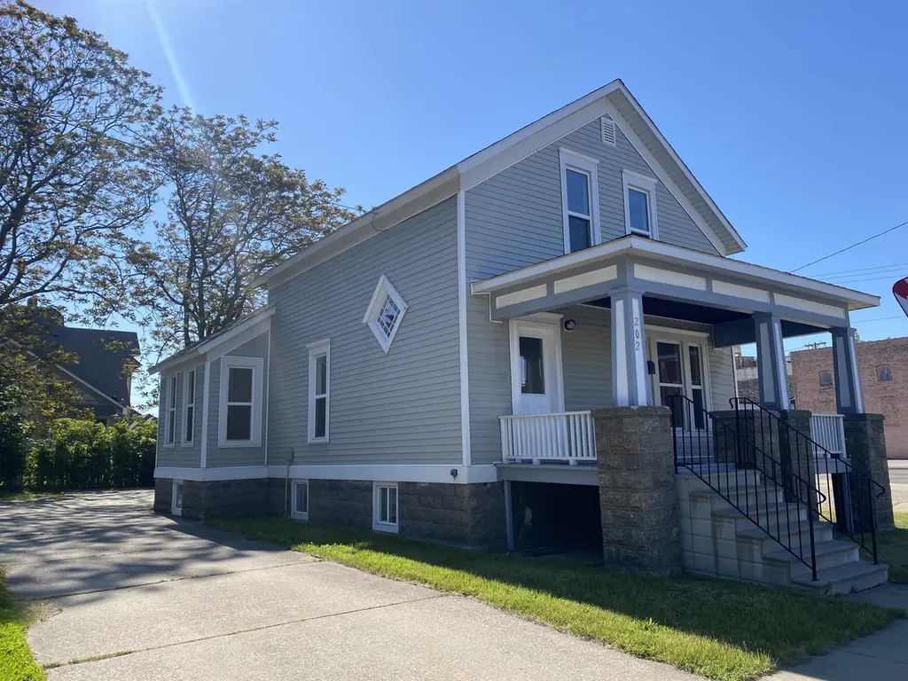 202 N Henry St