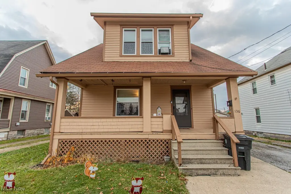 136 Charles Ave SE