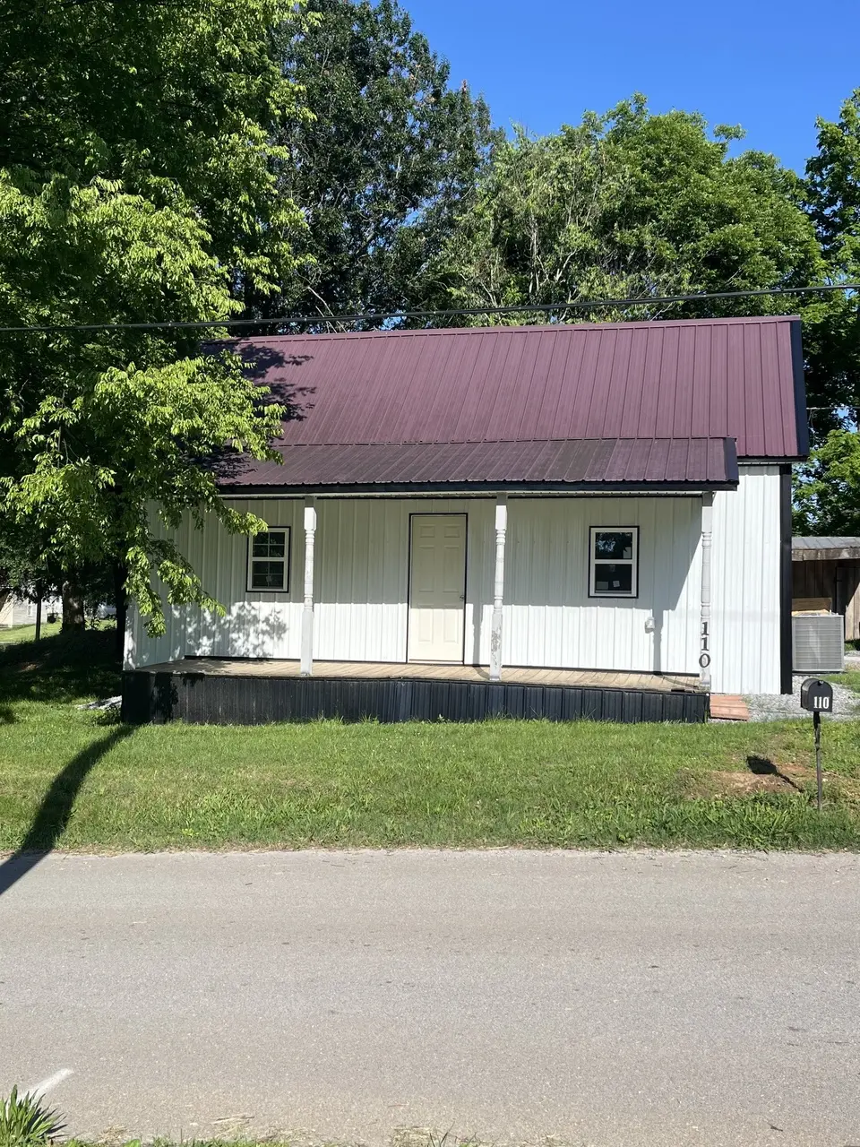 110 N Commerce St
