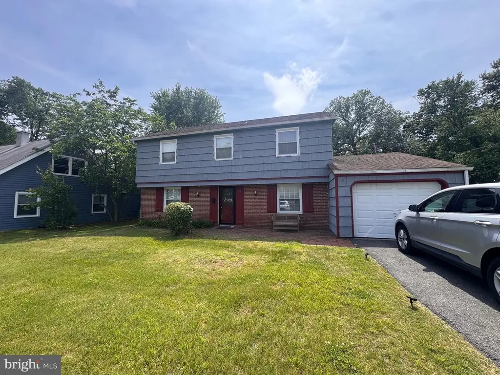 21 Bartlett Ln