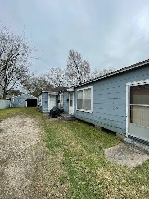 307 S Kansas St