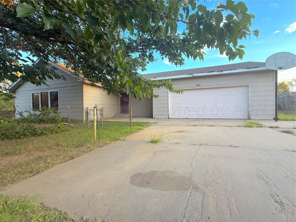 301 W 10th St