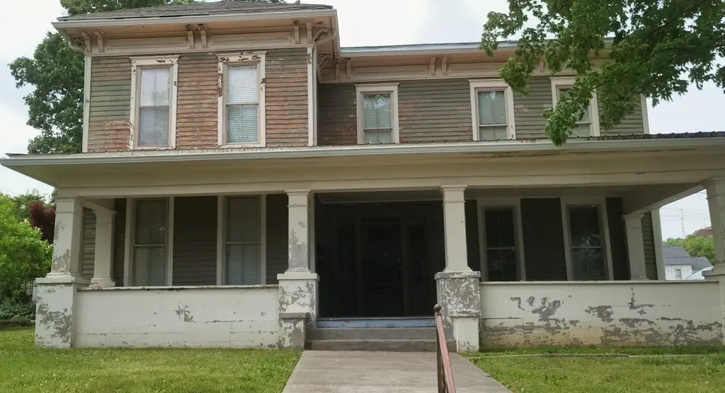 1903 S Main St