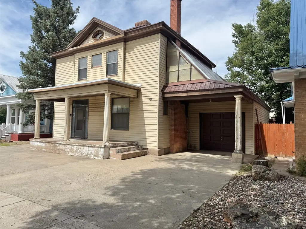 924 Seventh St #4