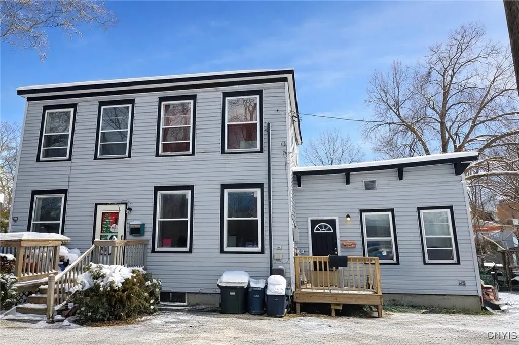 8 1/2 Noyes St
