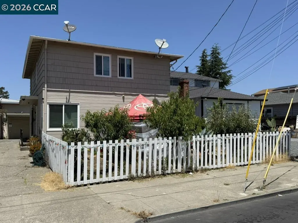 2227 Warner Ave