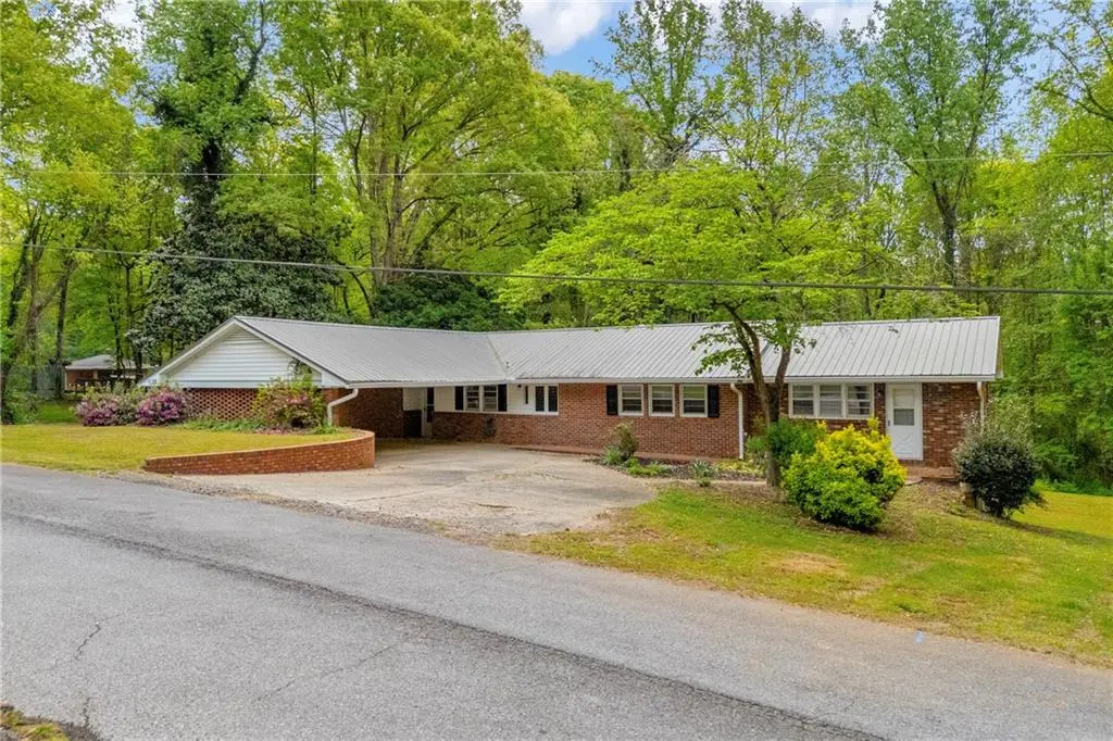 231 Honeysuckle Dr