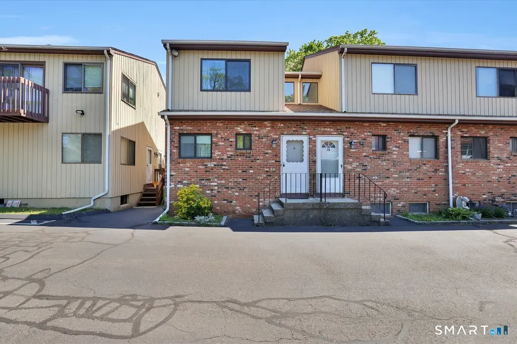 60 Wolfpit Ave Unit 1B