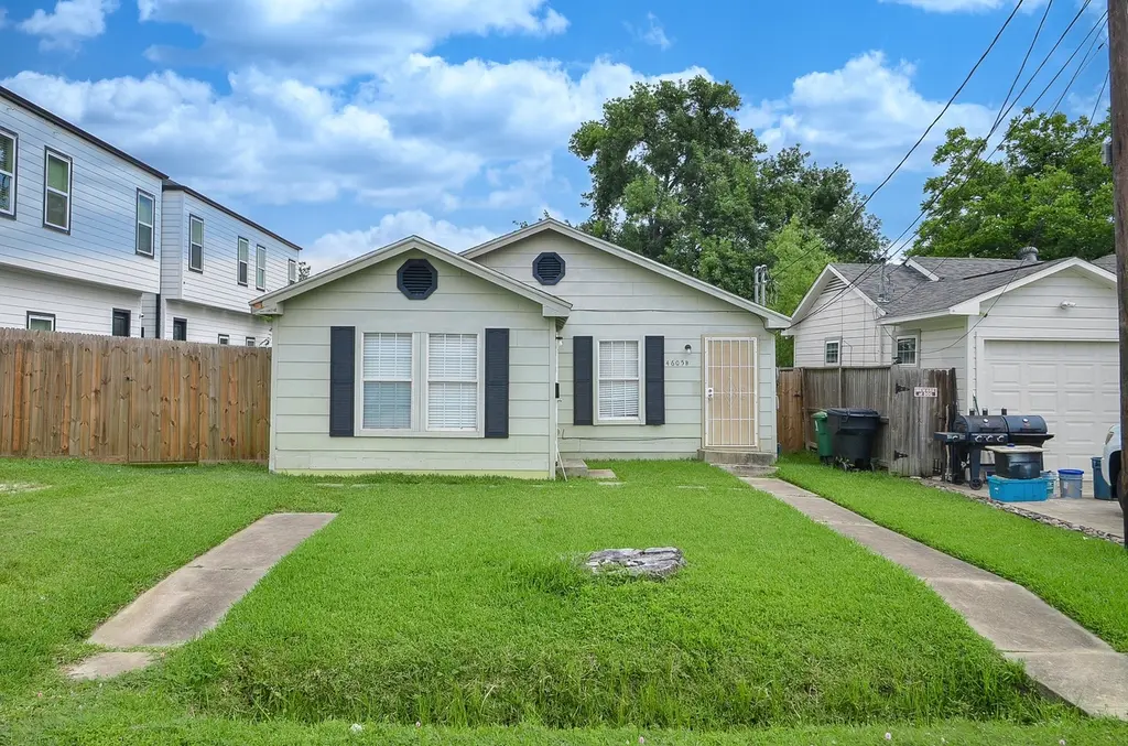 4605 Galesburg St