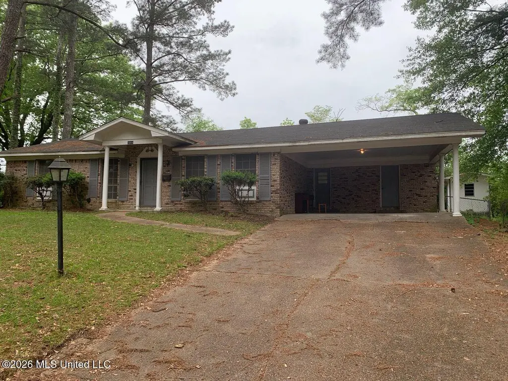 1984 Longwood Dr