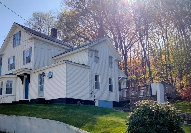 40 Hillside Ave
