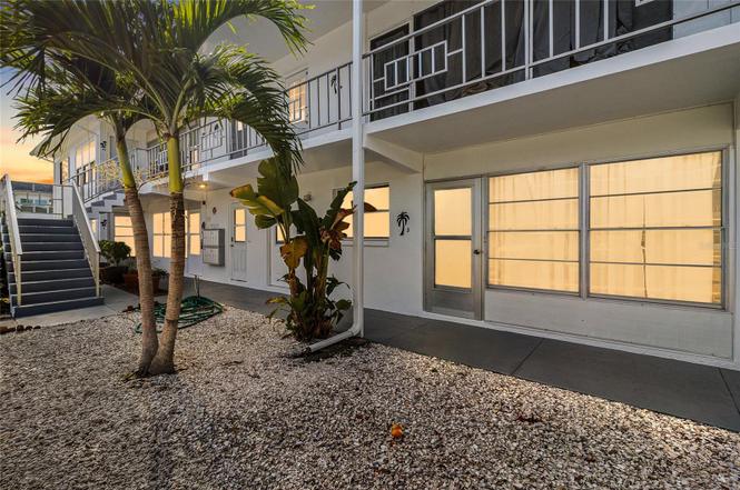 1221 Drew St Unit B3