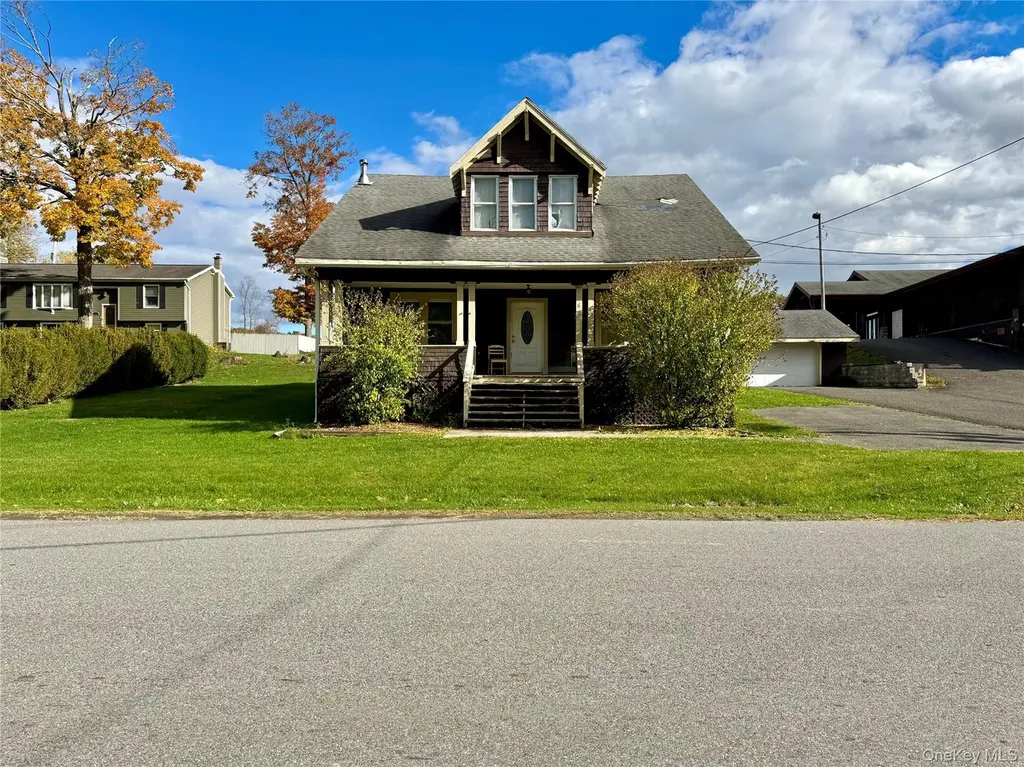 8 Forest Hills Ave