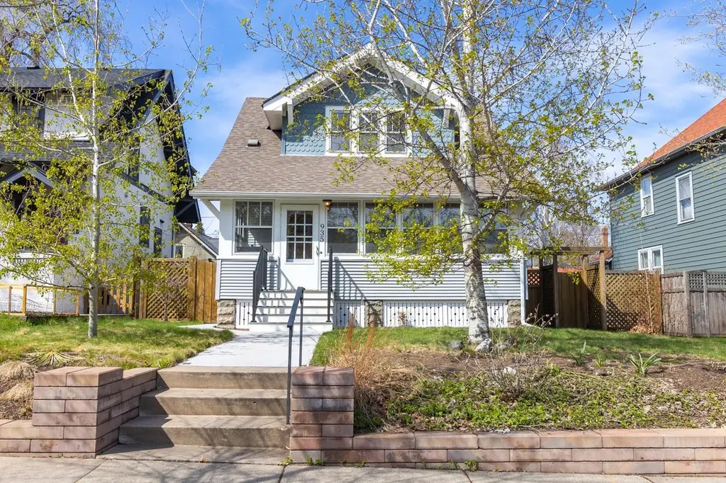 935 Saint Clair Ave