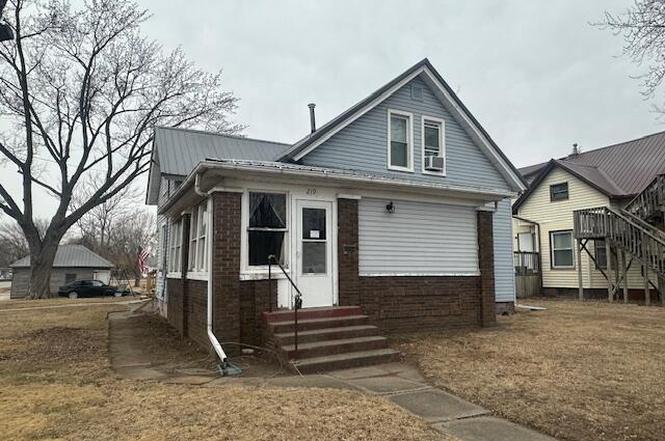 219 Pond St