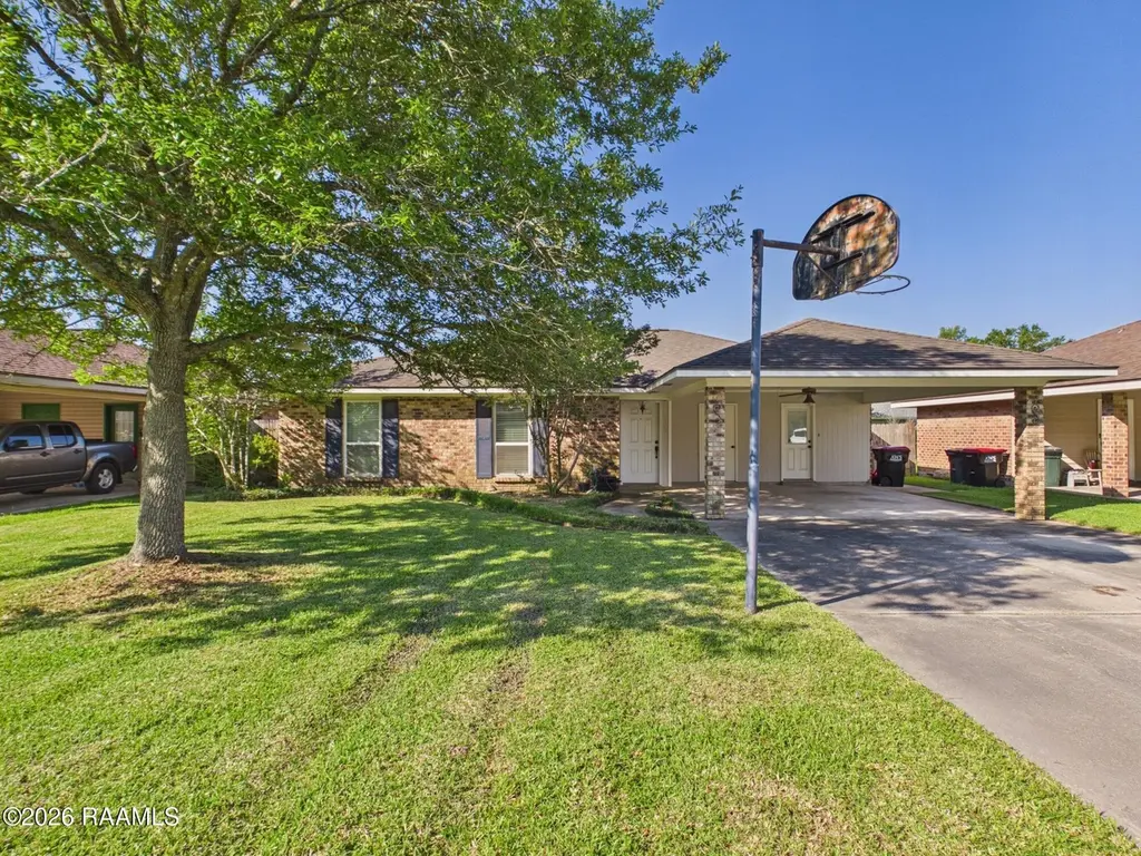 135 Longfellow Dr