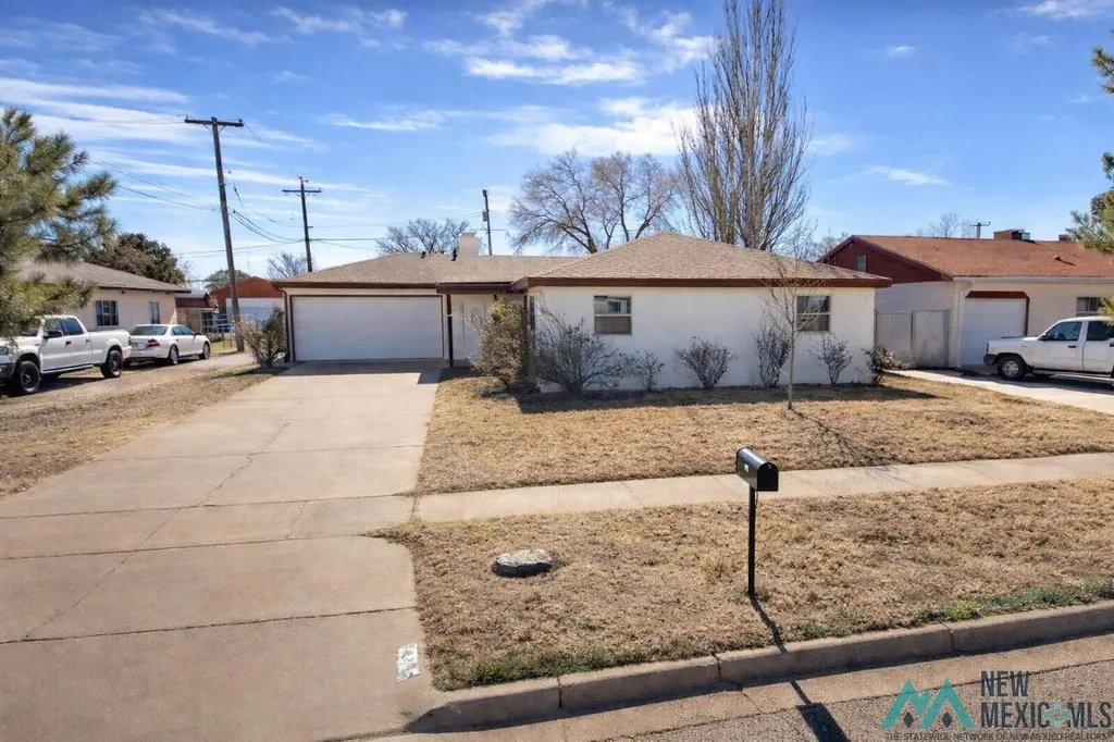 425 W Manana Blvd