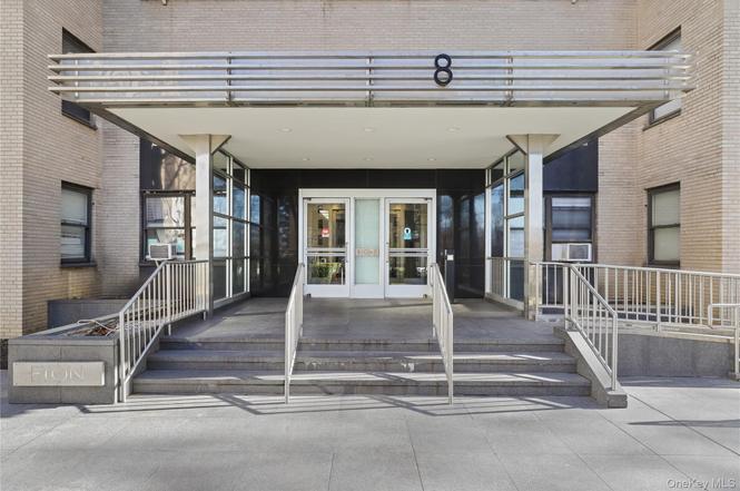 8 Fordham Hill Oval Unit 16B