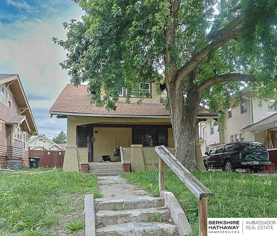 2870 Newport Ave