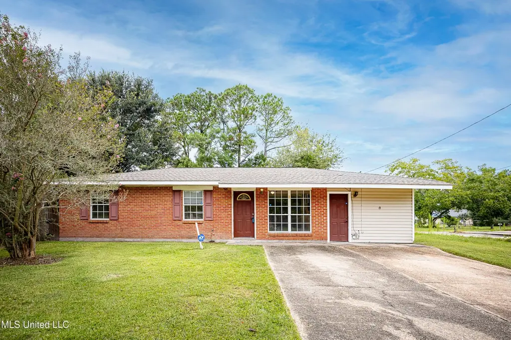 7646 Madison Dr