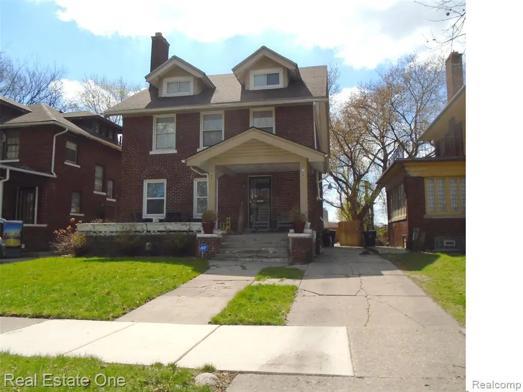 789 Lakewood St