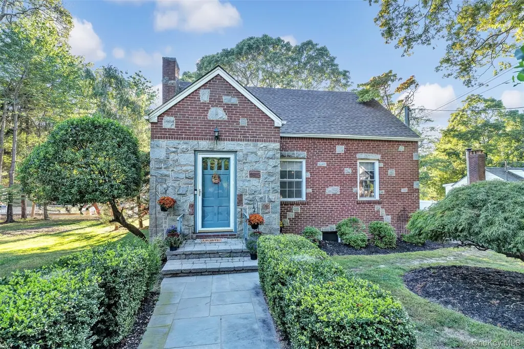 81 Beach Rd