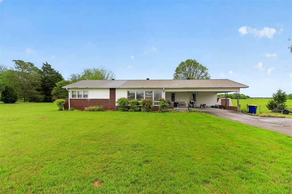 6826 Bowling Green Rd