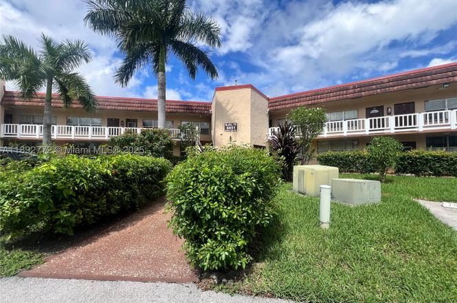 8851 Sunrise Lakes Blvd #109
