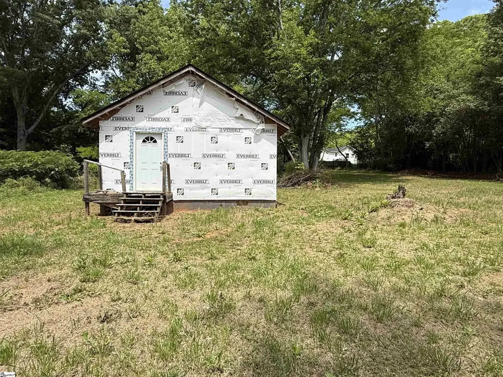 318 Cora St