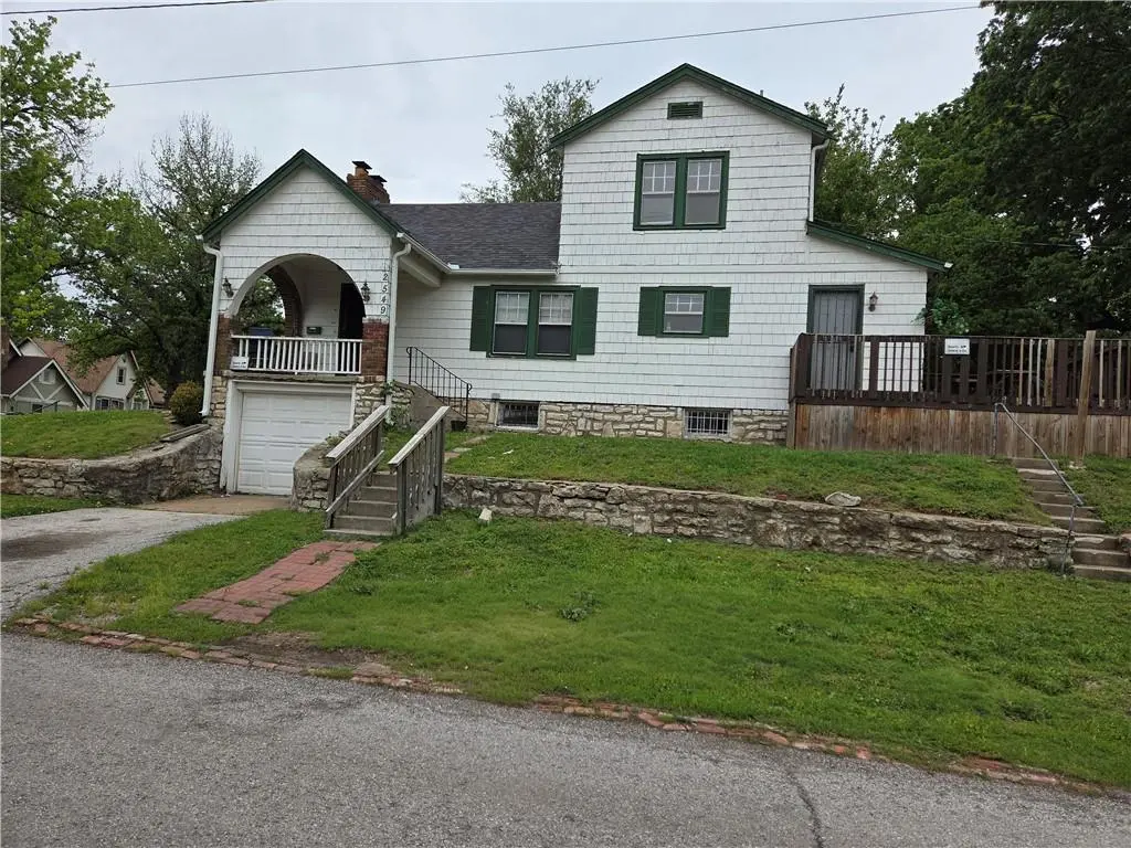 2549 Drury Ave