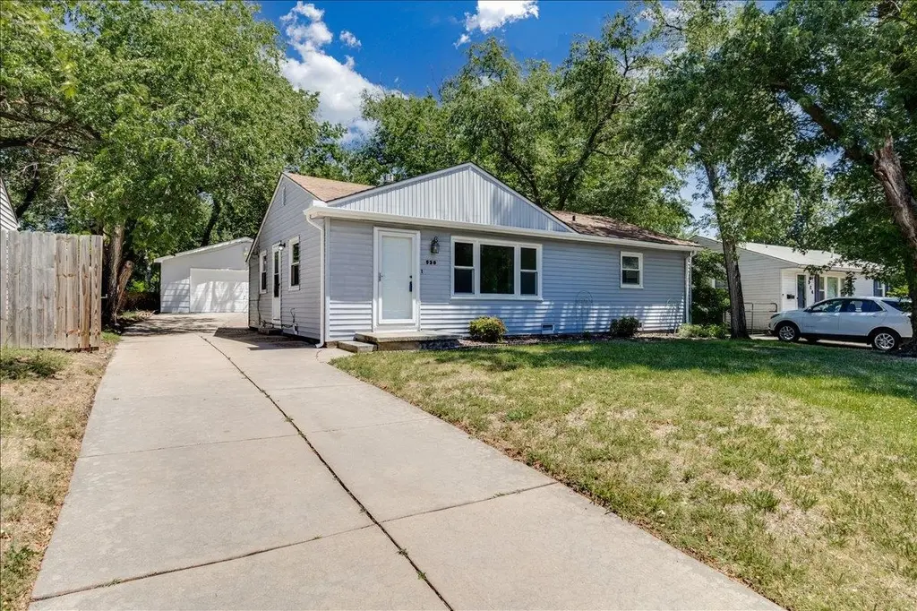 930 N Westview