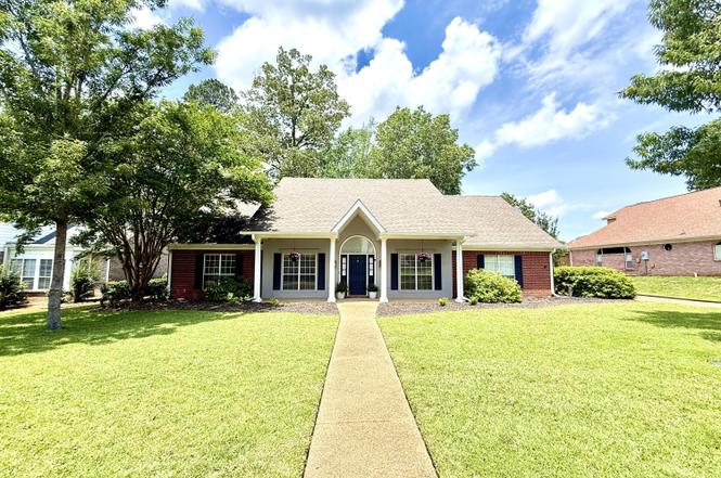 196 Woodlands Green Dr