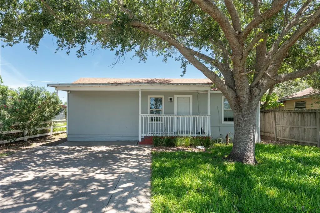 1217 Baywood Ln