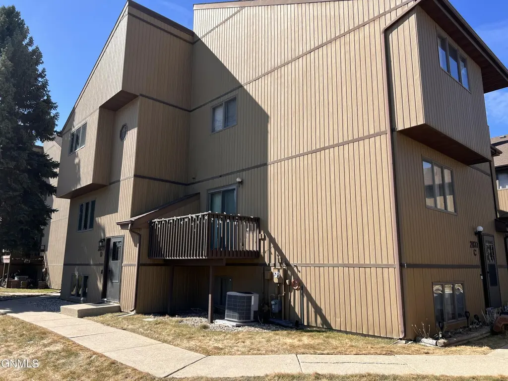 2877 Warwick Loop Unit D