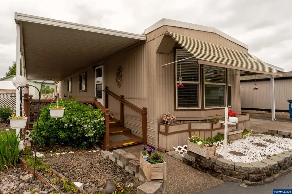 277 NE Conifer Blvd #132