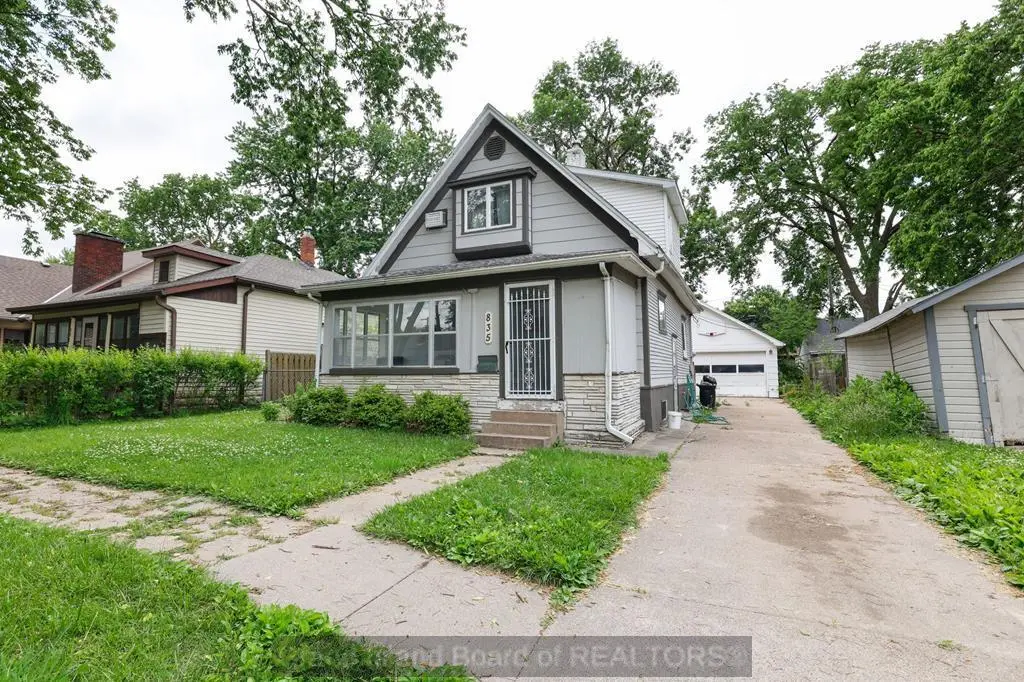 835 N Cedar Ave