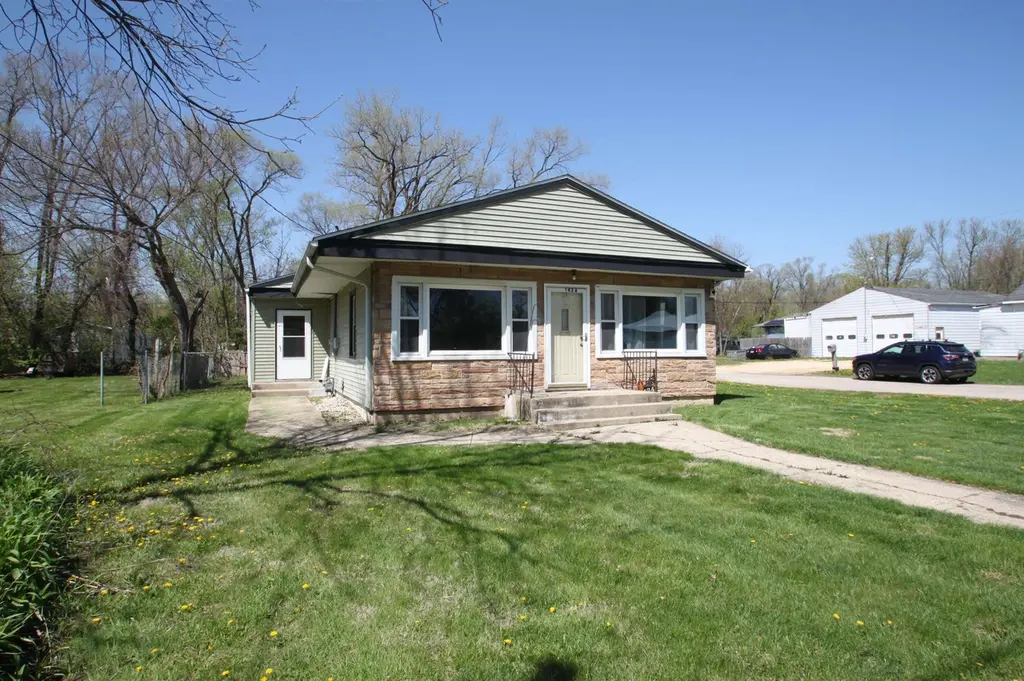 1424 N Day Ave
