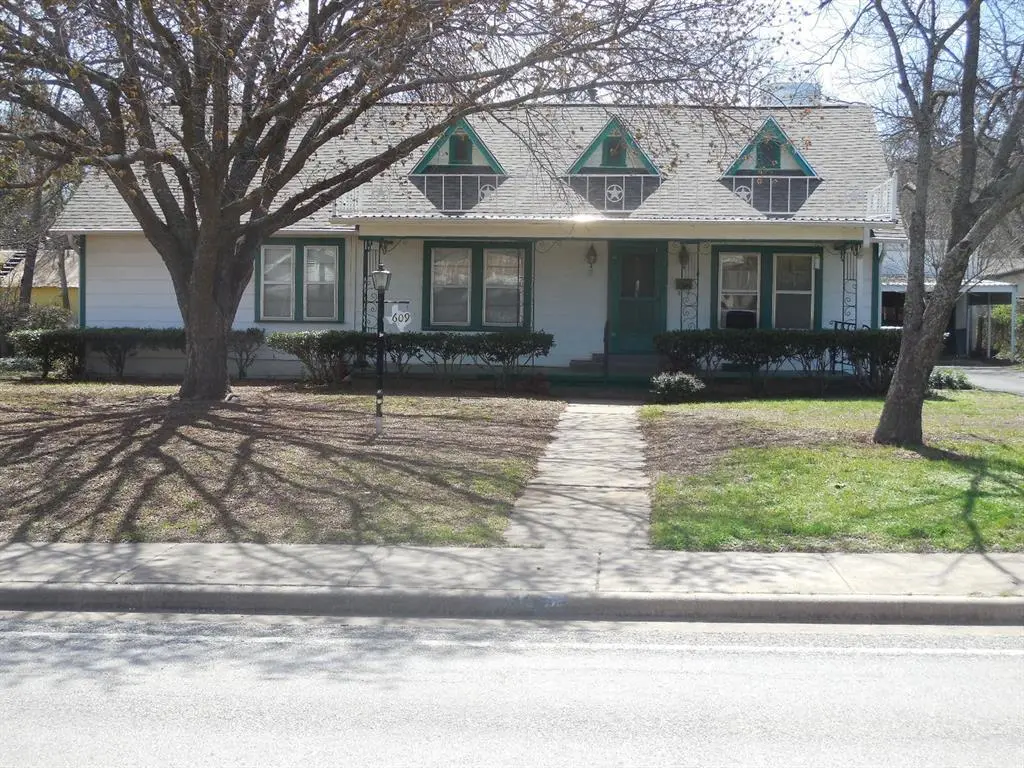 609 W Main St