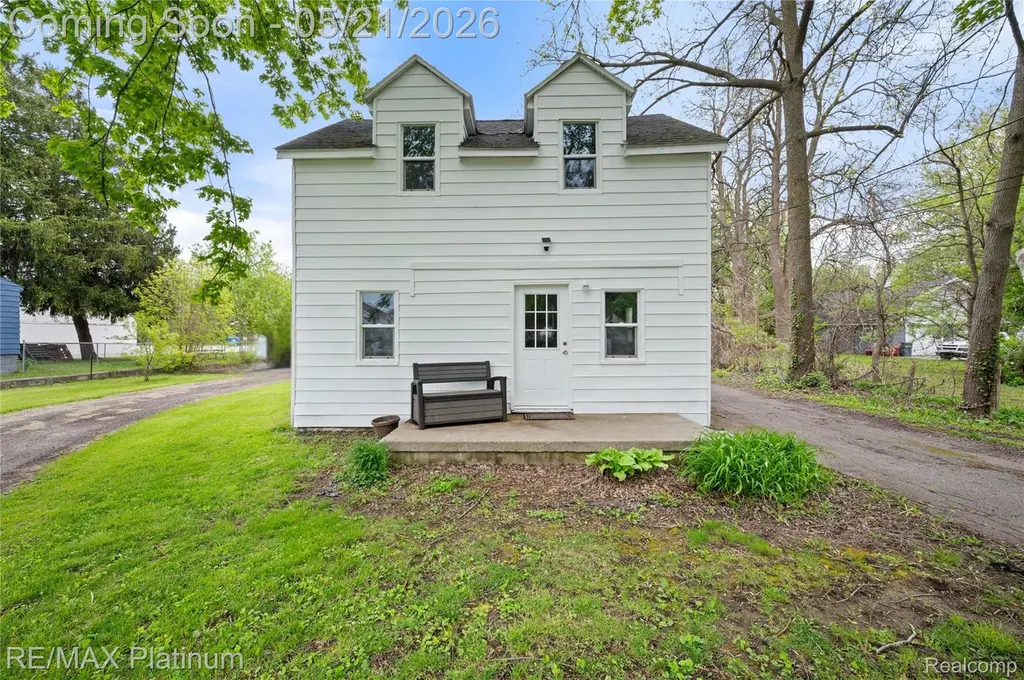 6116 Lapeer Rd