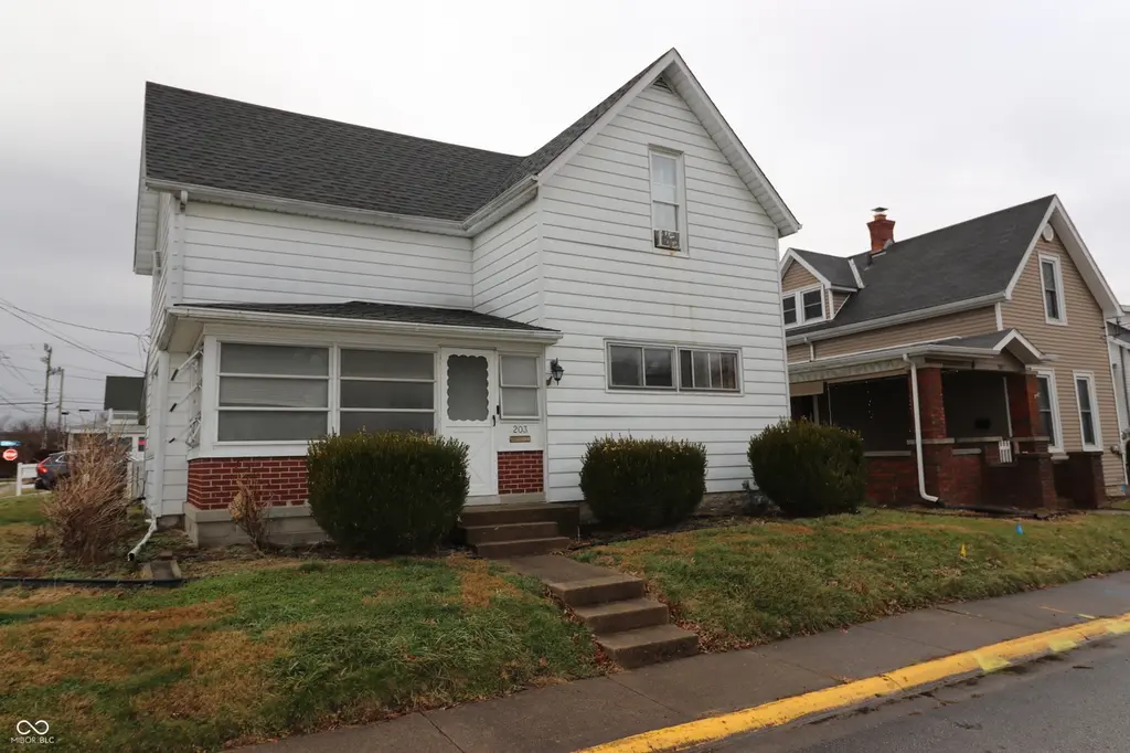 203 N Main St