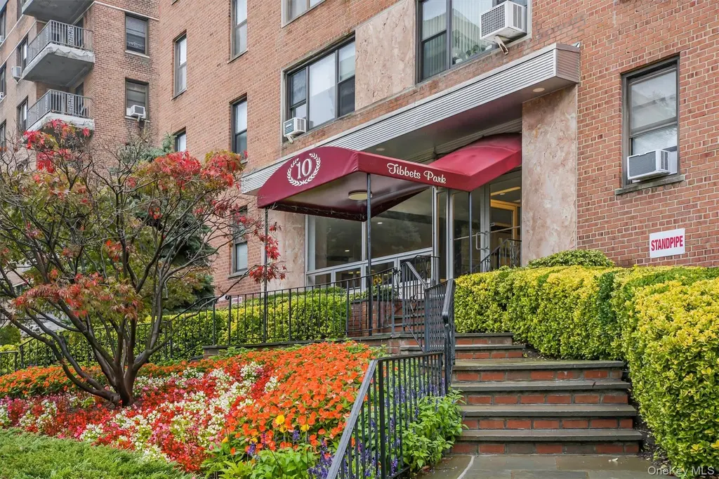 10 N Broadway Unit 1K