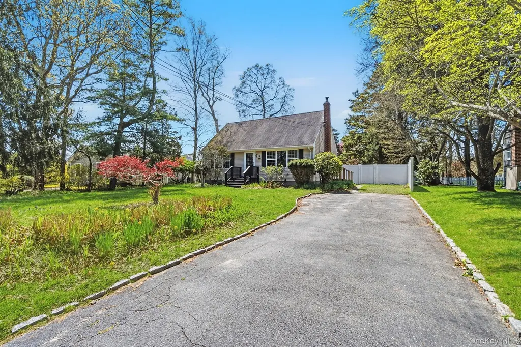 9 White Birch Ln