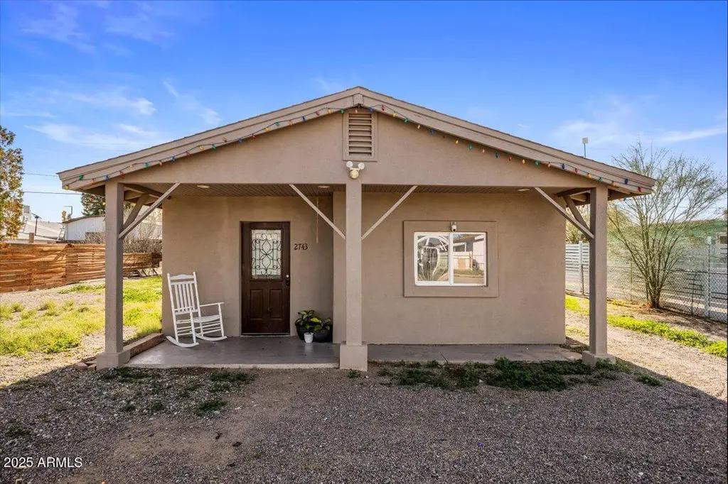 2743 E Saguaro Dr