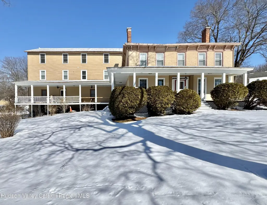 1114 Main St