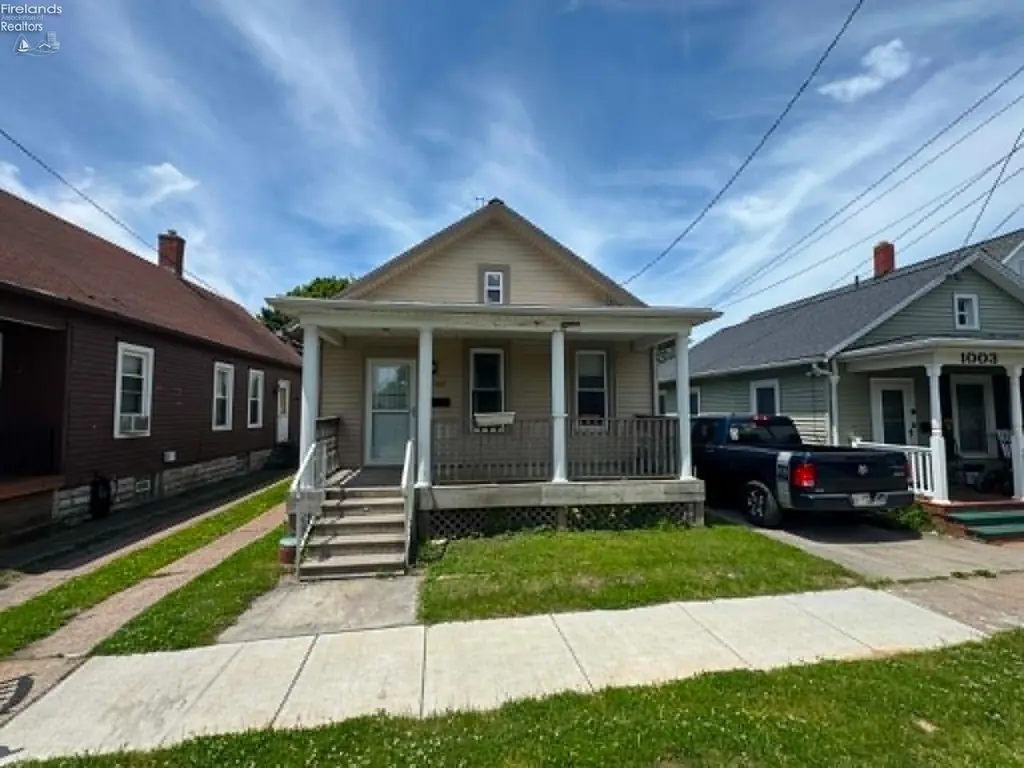 1007 Carr St