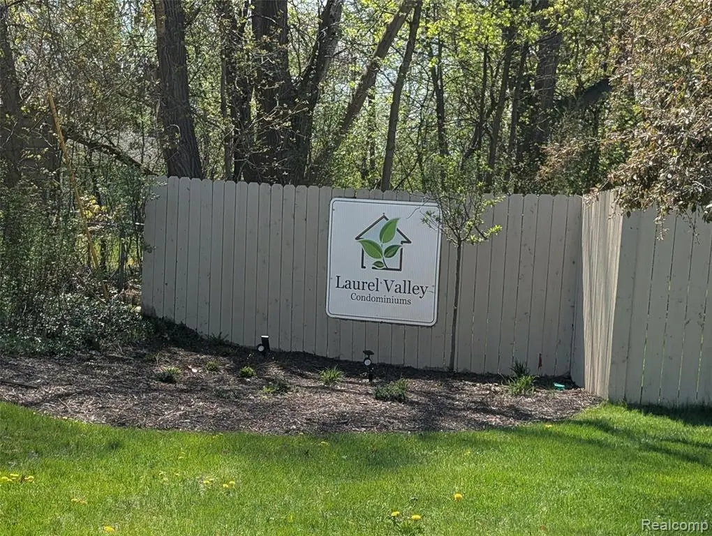 1390 Laurel Valley Dr