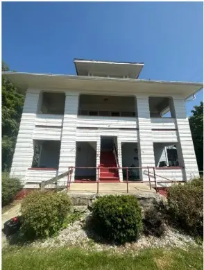 204 W Johnny Lytle Ave